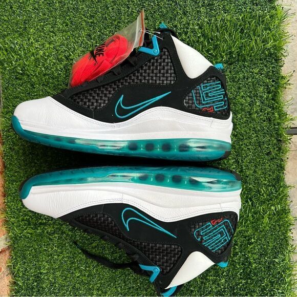 Nike Lebron VII QS 7 Red Carpet 2019 Retro Size 7.5 CU5133-100 - Picture 9 of 9